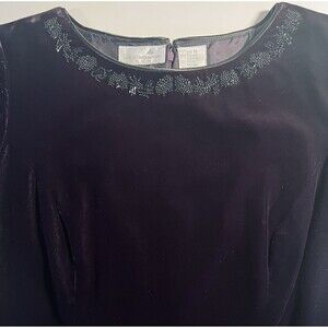 Liz Claiborne Plum Velvet Short Sleeve Sheath Dress Beaded Neckline Lined Size 6